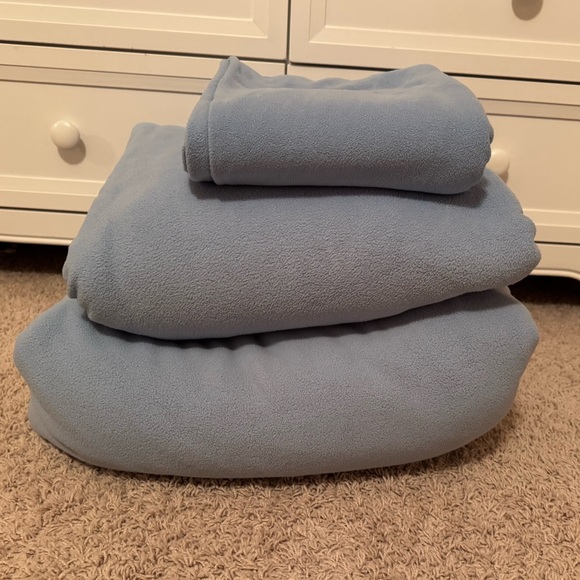 Bundle of 2 sets of Queen sized Sunbeam Super Soft Fleece sheets, blue and tan - Picture 6 of 10